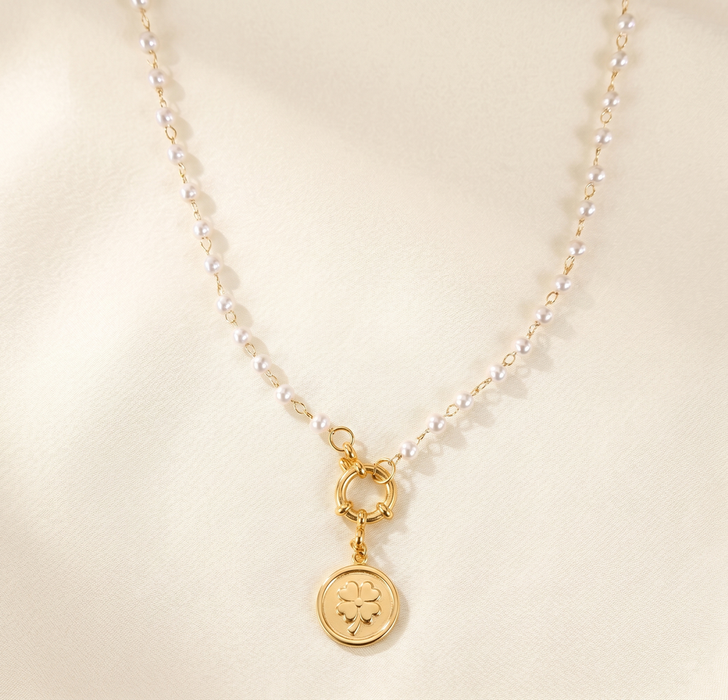VB16-Minimal Pearl Clover Necklace