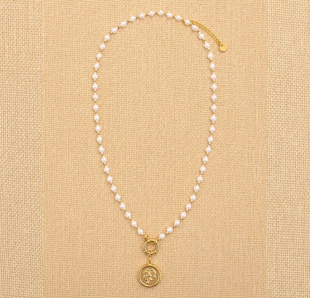VB16-Minimal Pearl Clover Necklace