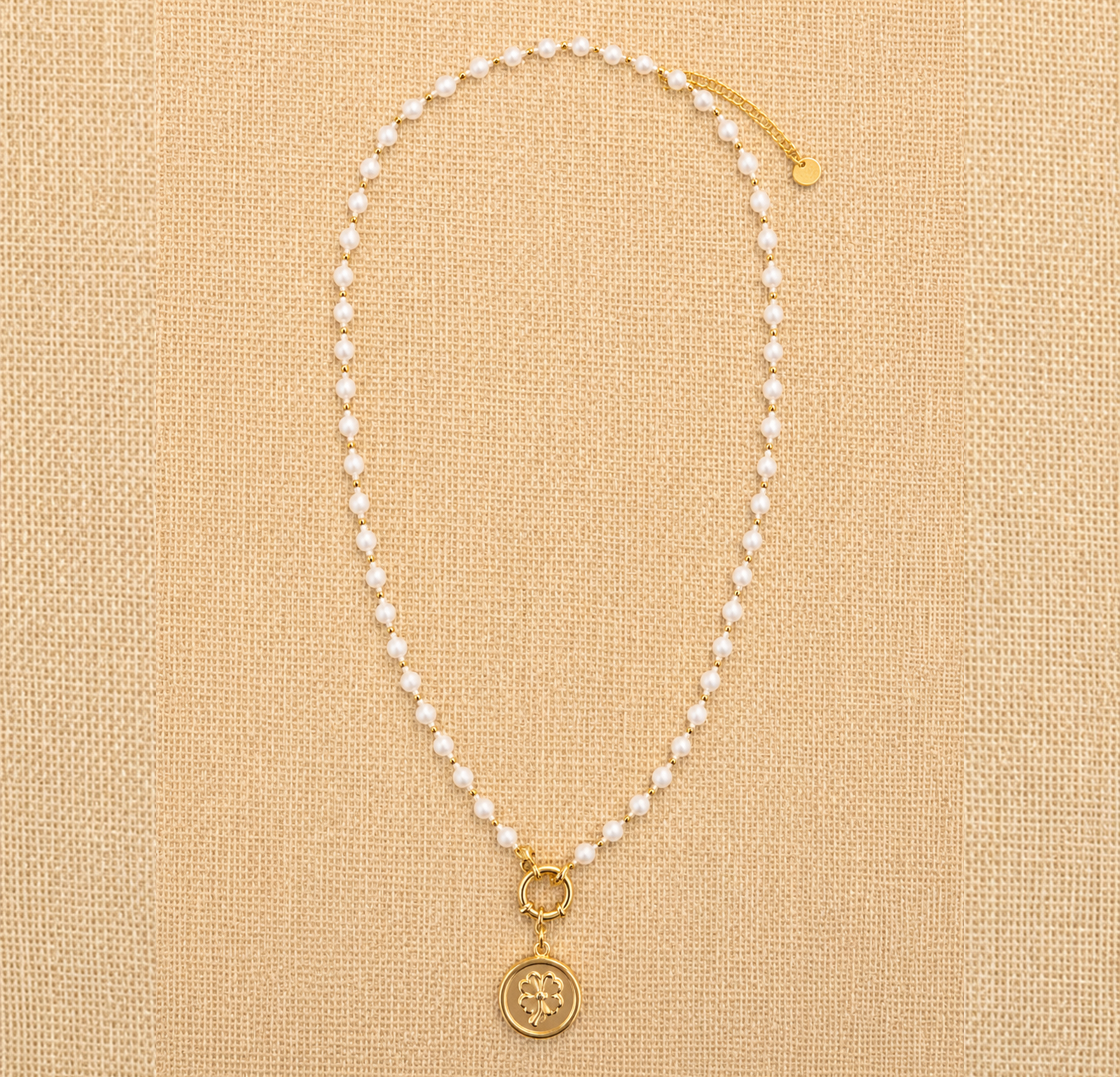 VB16-Minimal Pearl Clover Necklace